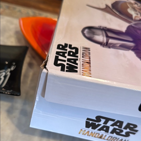 Star Wars White and Green Sneakers with Sleek Design - Picture 12 of 14